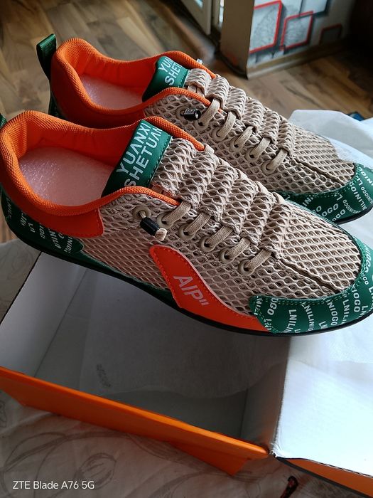 Маратонки, чисто нови