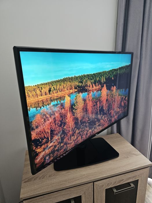 Vand televizor LG 4k, diagonala  108cm + suport tv