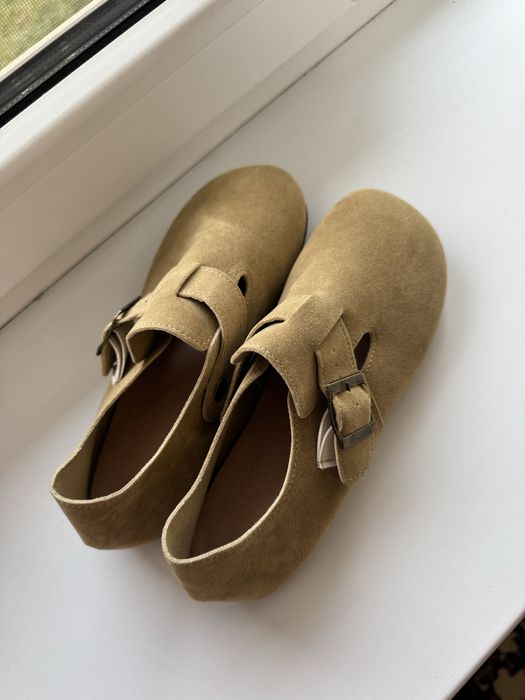 Замшевые туфли, как новые, надевала один раз р.38 (маломерят на 37)