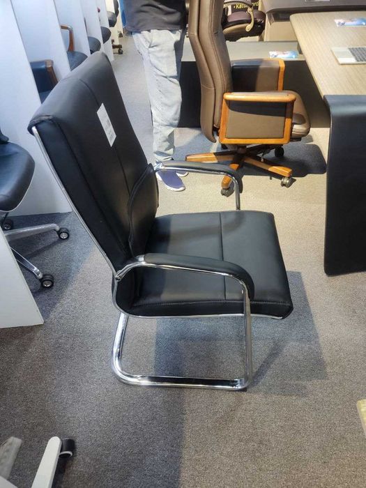 Кресло офисное посетительское кожаное металлическое Dafna