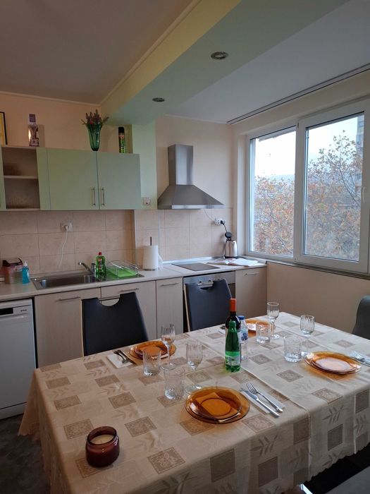 Дава се под наем Тристаен апартамент в Варна, м-т Акчелар - 60 кв.м за 650 € - Снимка #1