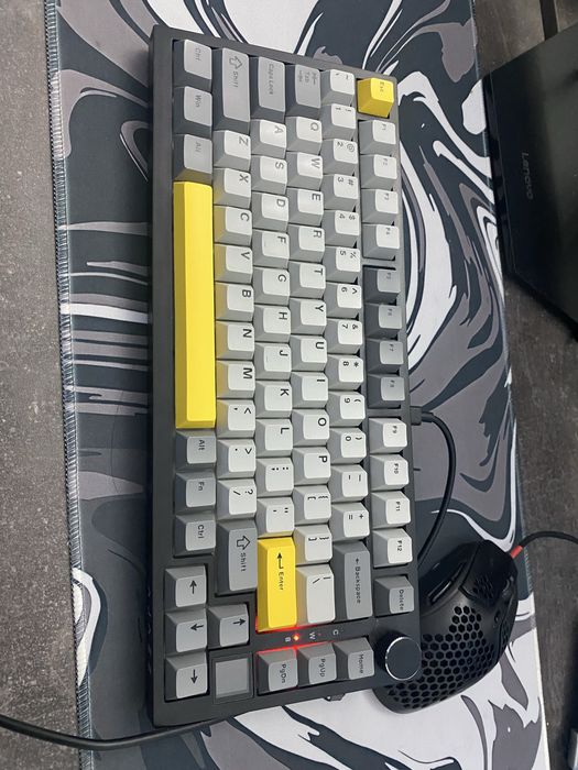 Продаю срочно клавиатуру