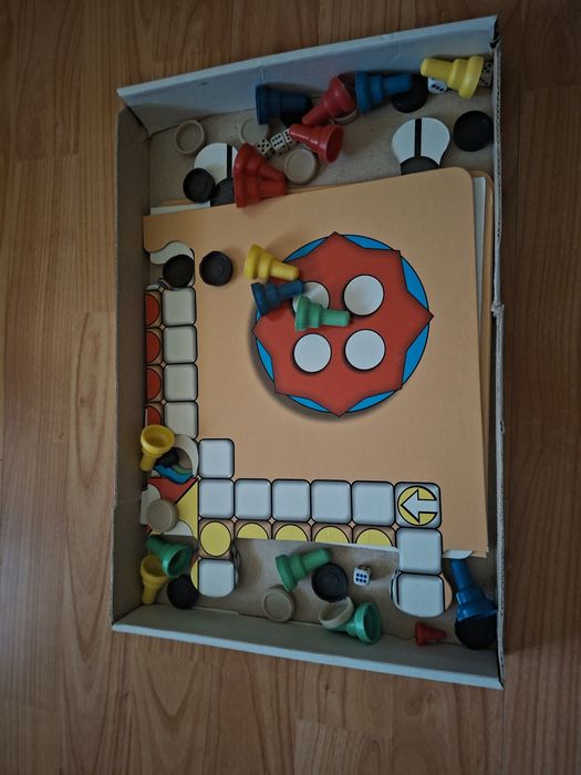 Детски играчки и книги