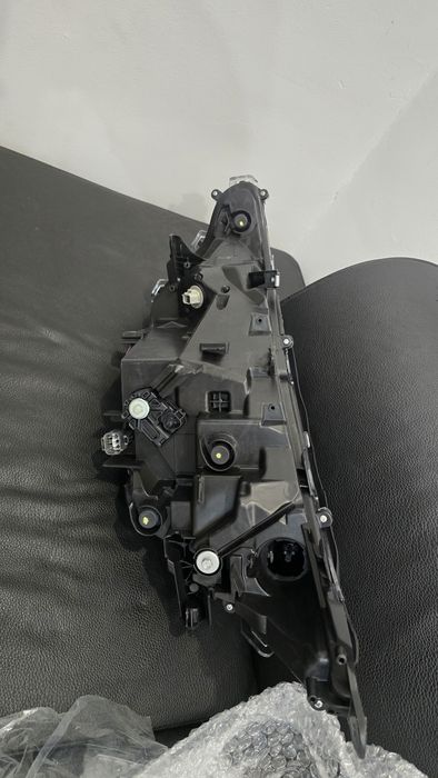 Продам фару на RAV4 A5/H5