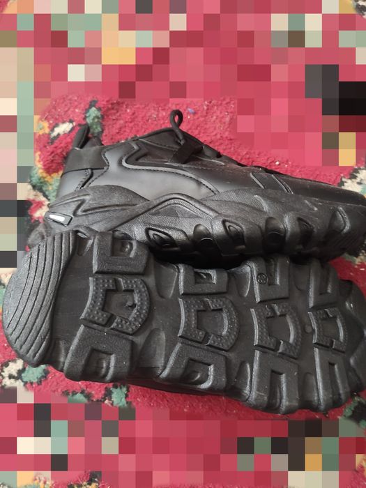 Кроссовки продаю