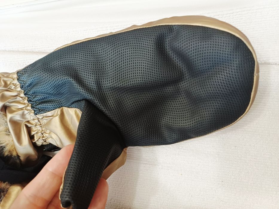 Нови ръкавици- старо злато