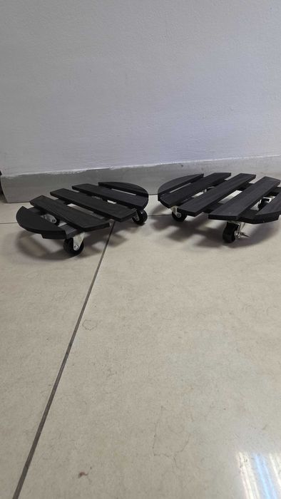 Set 2 suporturi ghiveci cu roți 360° Ø30 cm – lemn negru