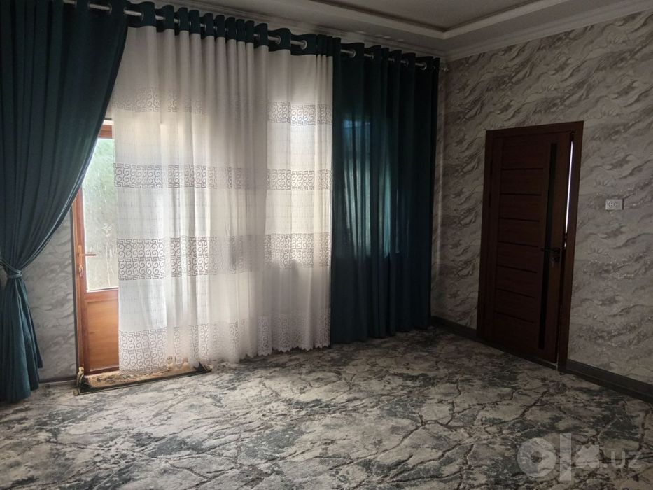 Qorovulbozor UY SOTILADI  55000 dollor
