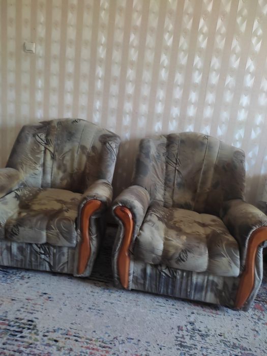 Продам диван и кресла