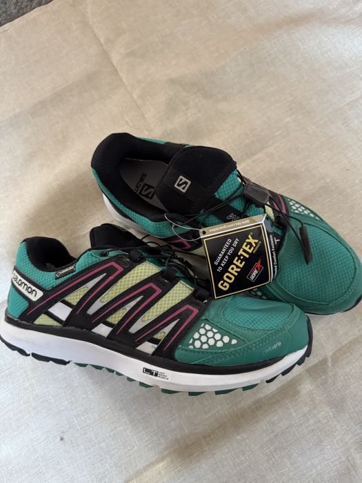 Adidasi Salomon si Asics goretex