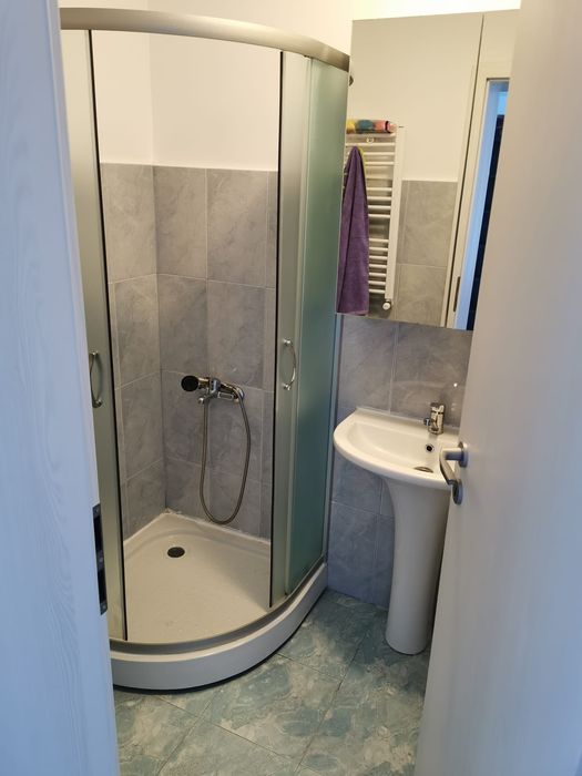 Vand sau Schimb, Garsoniera cu 2 sau 3 camere sau casa in apropierea B