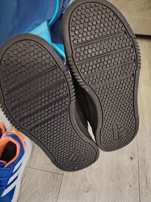 Adidas Sneakers Tens aur junior
