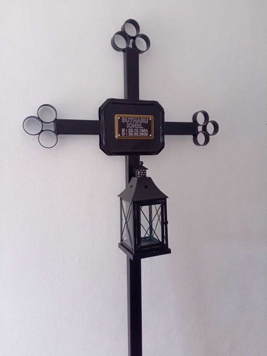 Cruce din fier cu felinar,pentru mormânt TRANSPORT GRATUIT