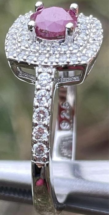 Сребърен пръстен с естествен рубин