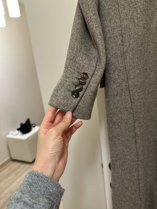 Пальто бренда Mango