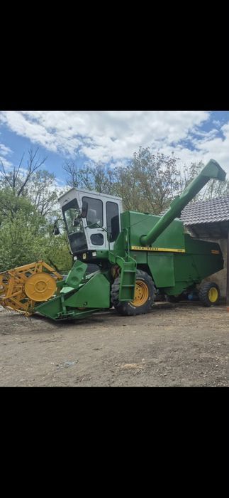 Vând combina John Deere 955