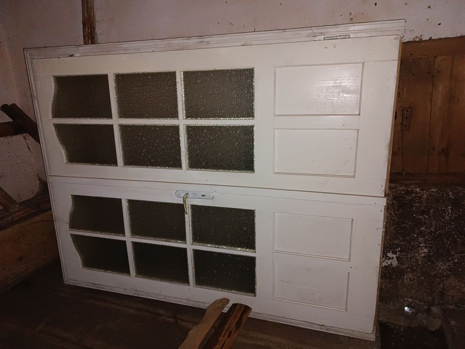 Use și ferestre din lemn