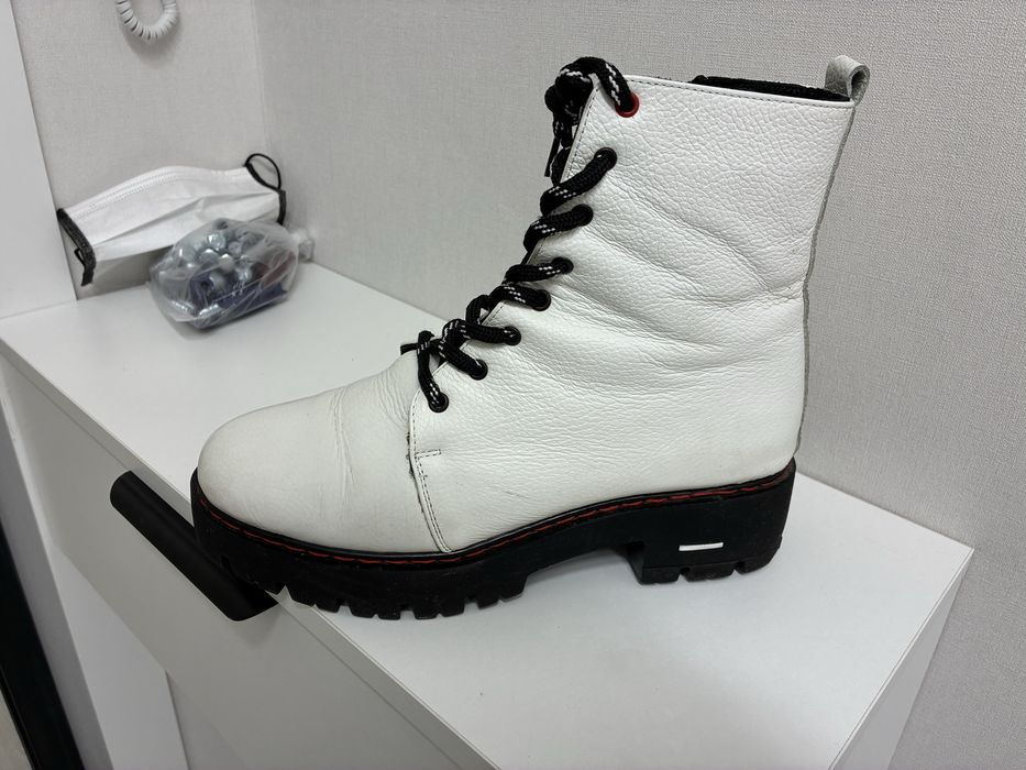 Продам зимние сапожки 40 размер