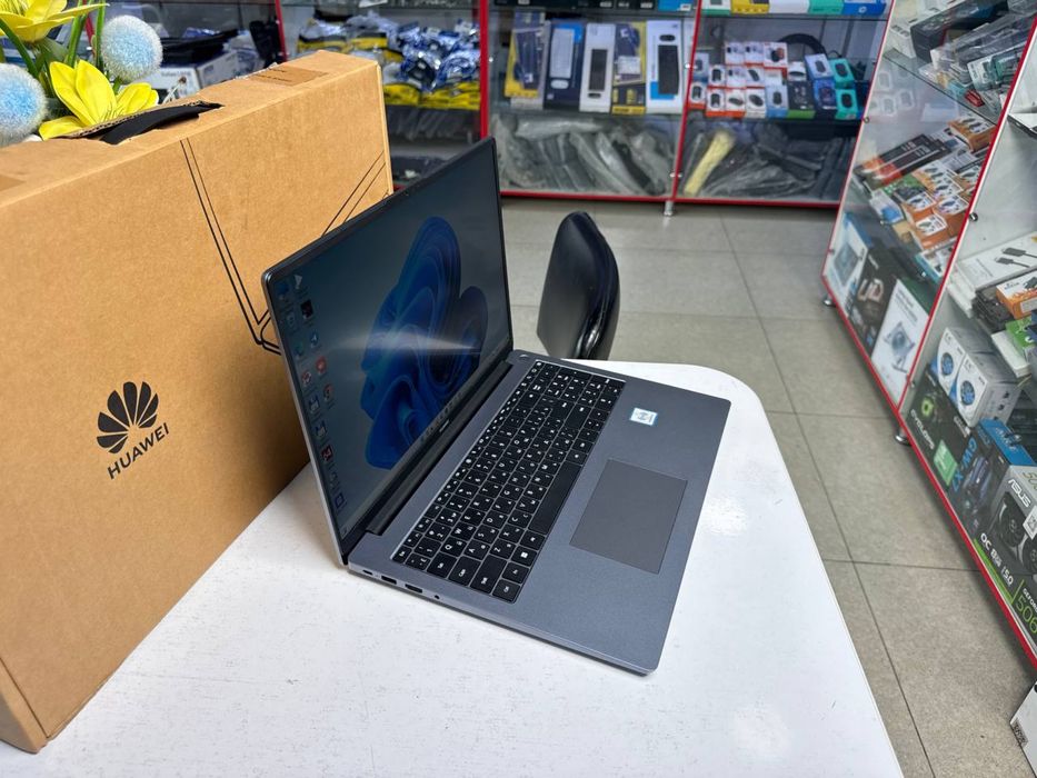 Huawei i5 13420H atiga 1 kun ishlagan