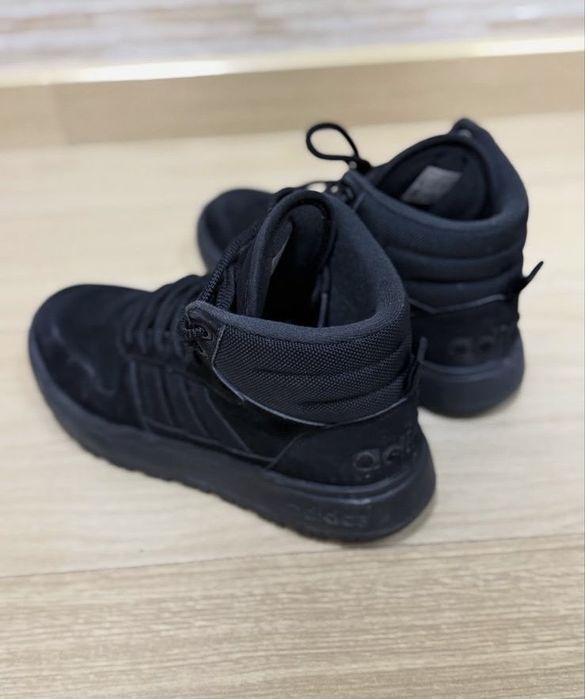 Продам обувь Адидас тёплые