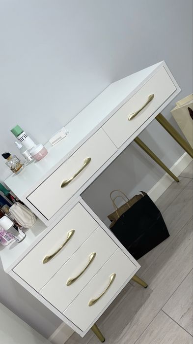 Стол для женщин