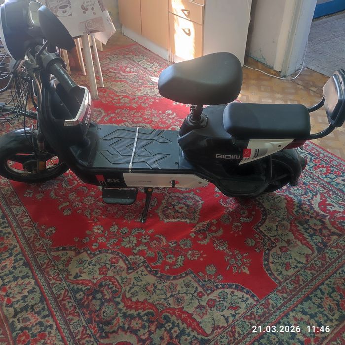 Электроскутер на ходу