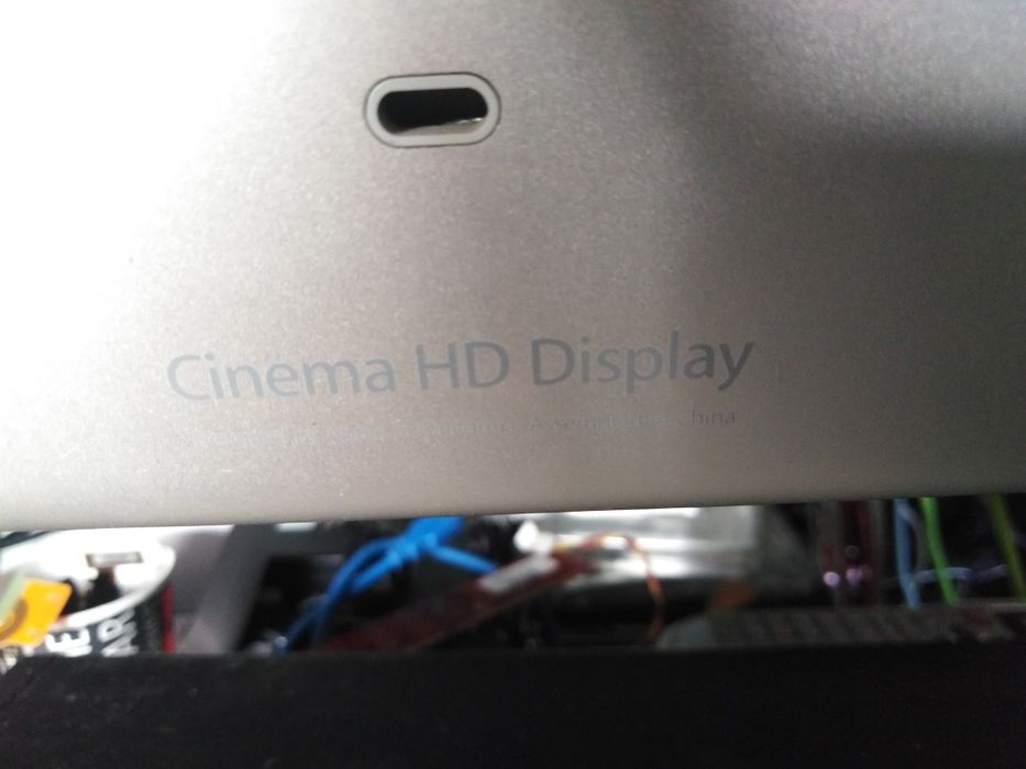 Монитор Apple Cinema HD Dispay A1082 23" 1920x1200