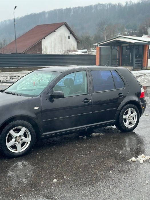 Vând Golf 4 1.4 gaz