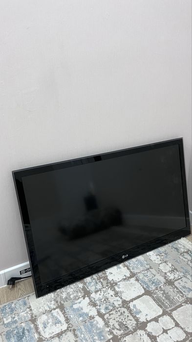 Телевизор в рабочем состоянии б/у, диагональ 113