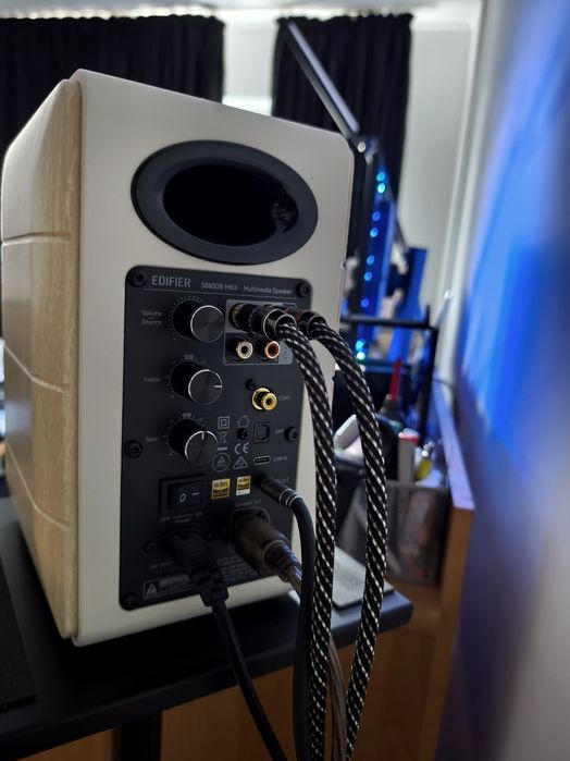 Vând boxe active Edifier R2850DB, ca noi