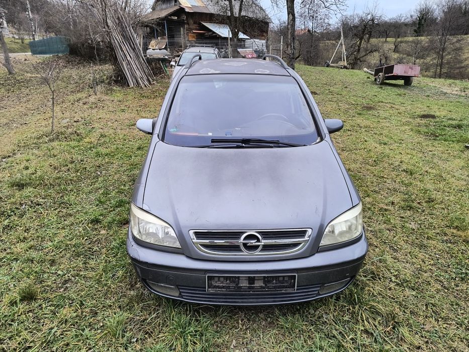 Vând, dezbrembrez Opel Zafira