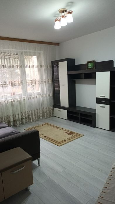 Închiriez apartament cu doua camere în Alee Trandafirilor