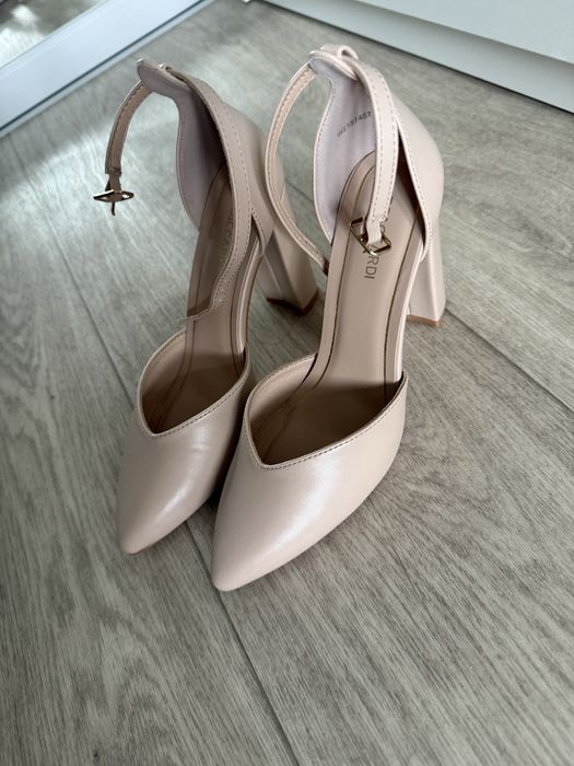 Продам новые туфли