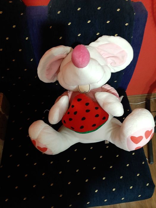 Плюшена играчка - мишка.