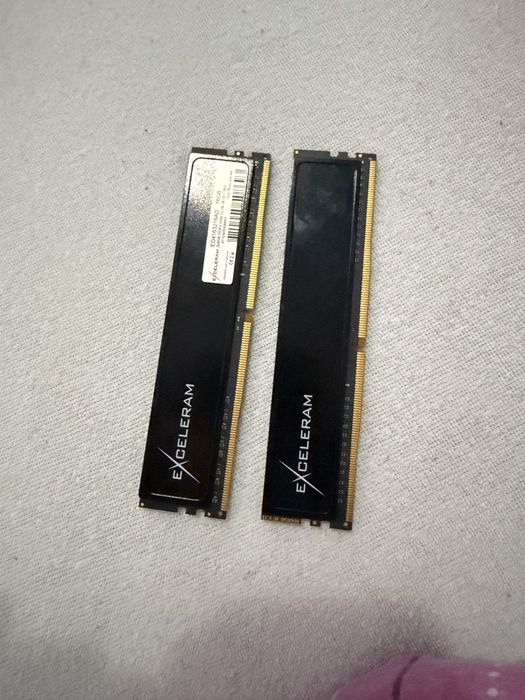 Vand placute RAM 2x16 DDR4 3200MHz