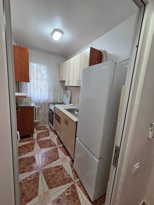 Inchiriez apartament decomandat 2 camere, Podul Ros