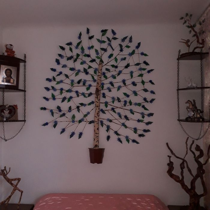 Настенный цветок