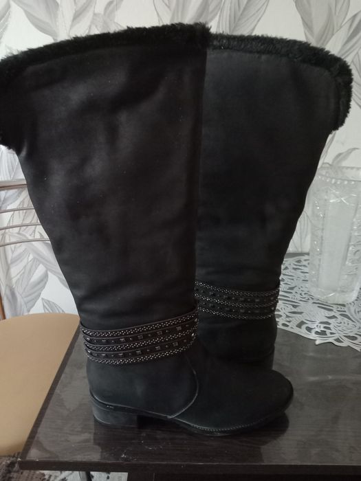 Продам  женские  демисезонные  сапоги