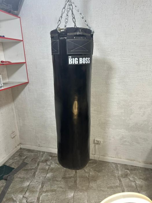 Боксерская груша,боксерский мешок.
