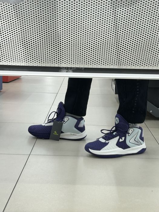 Продам кроссы демикс 42 размер