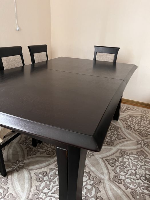 Стол для гостиной