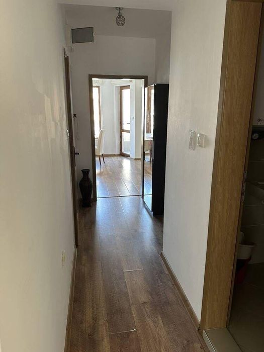 Тристаен, под наем, Център