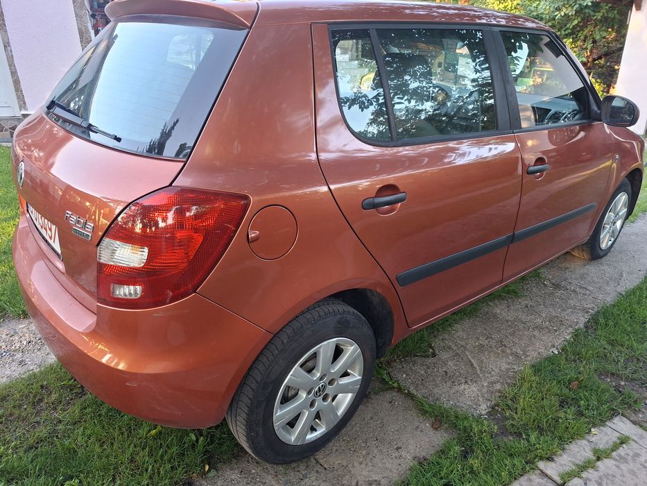 Skoda fabia 2 facelift  consum.mic  * nr rosii valabile.*