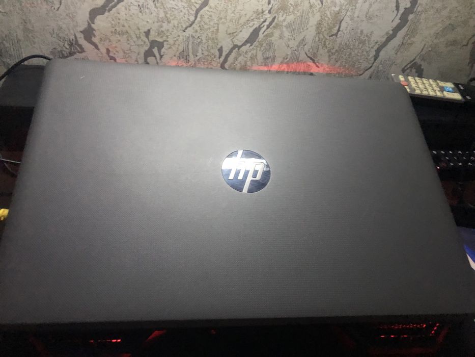 Продавам лаптоп Hp 250  G6 notebook