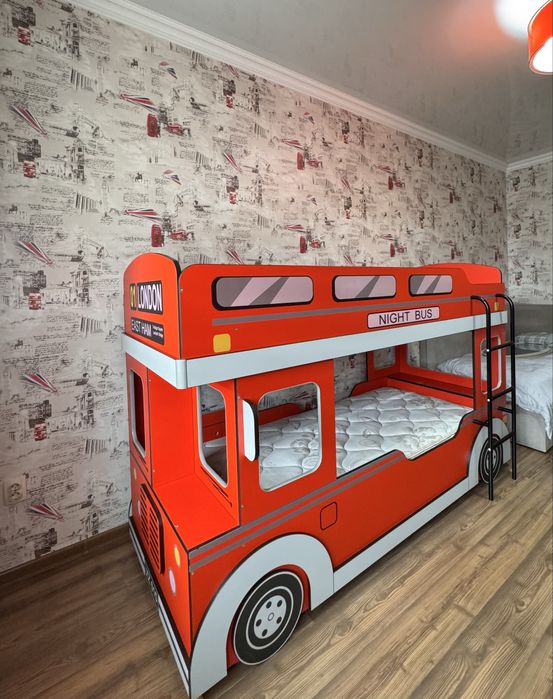 Двухярусная детская  кровать