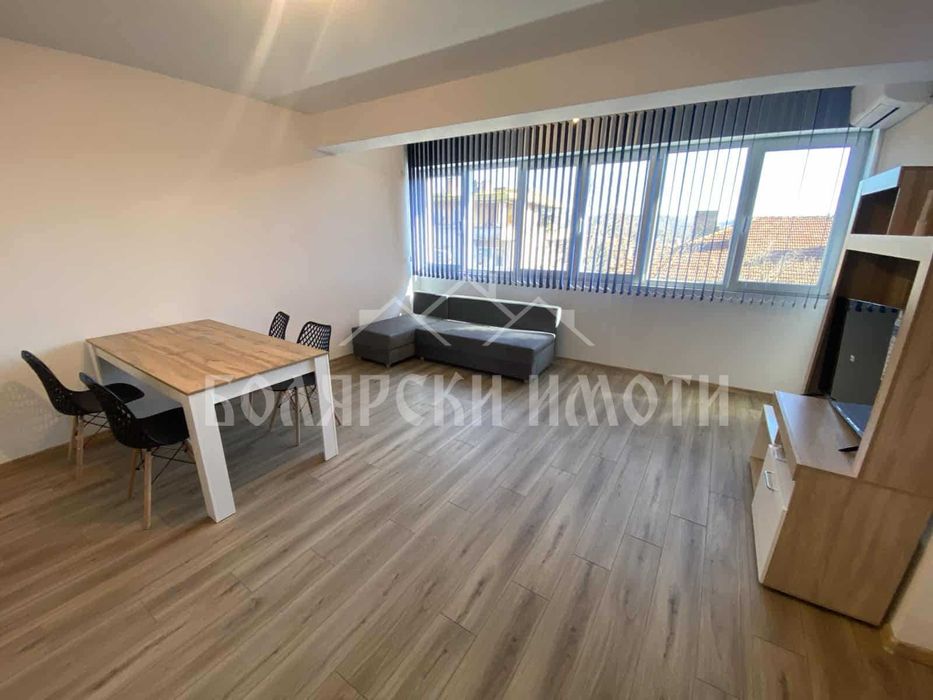 Мансарден Новообзаведен тристаен апартамент