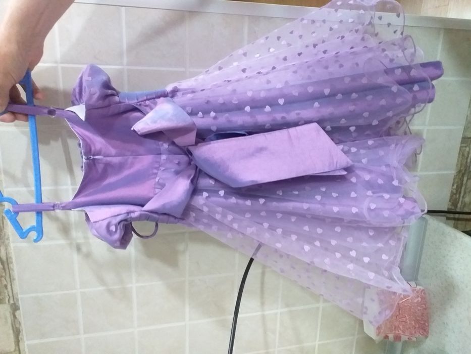 Платье очень красивое и нежное 4-5 лет