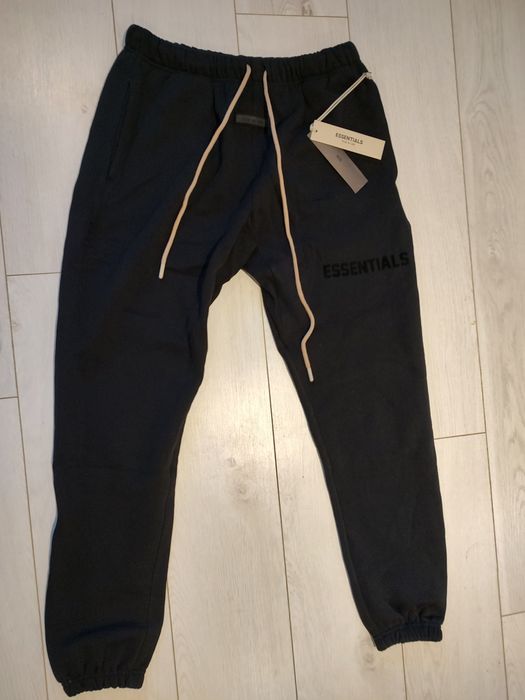 Pantaloni Essentials [M] Noi cu eticheta