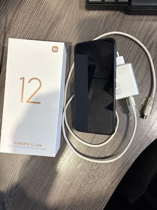 Продается сотовый телефон