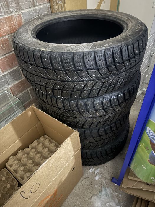 Продам шины 215/55/17